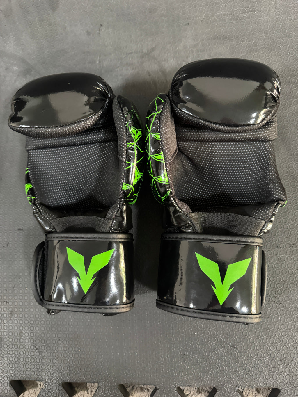 V1 Gloves - Impact Zone