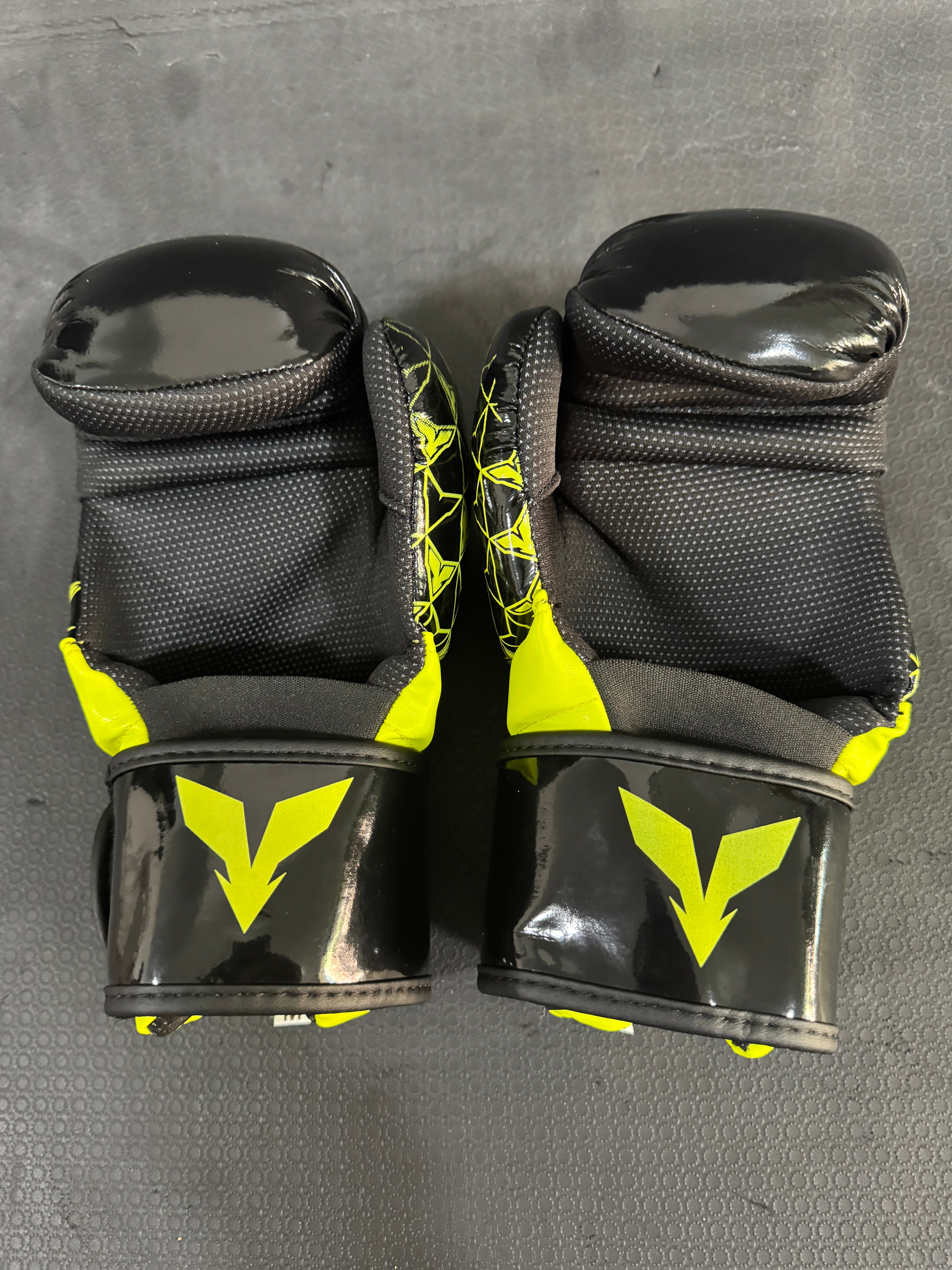 V1 Gloves - Shadow Volt